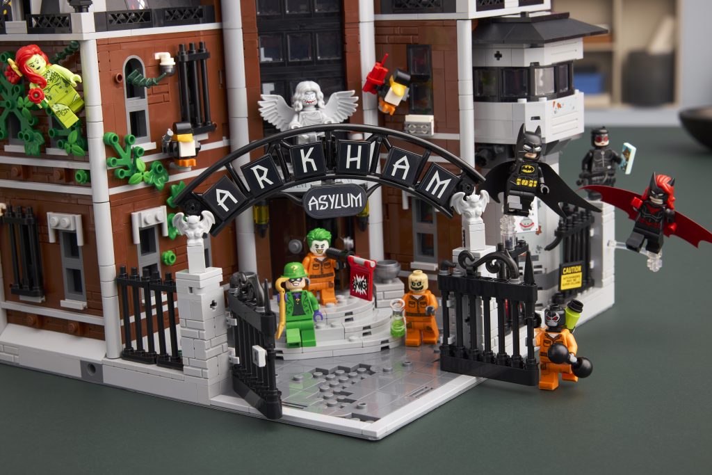 Front gate of the LEGO Batman Arkham Asylum set featuring The Joker, Riddler, Batman, Batwoman, and more